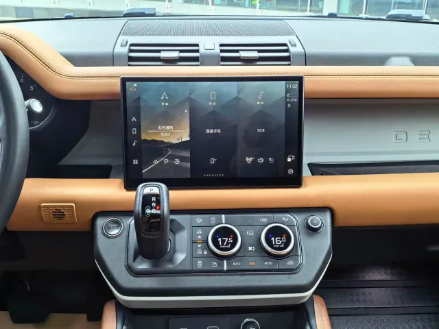 Land Rover Defender — Фото автомобиля 9