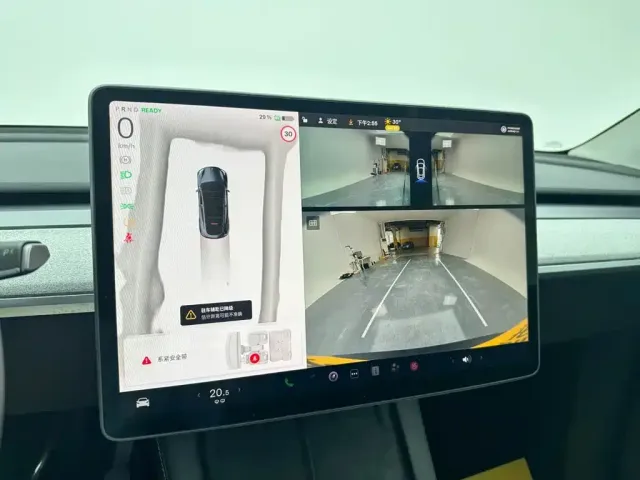 Tesla Model Y — Фото автомобиля 12