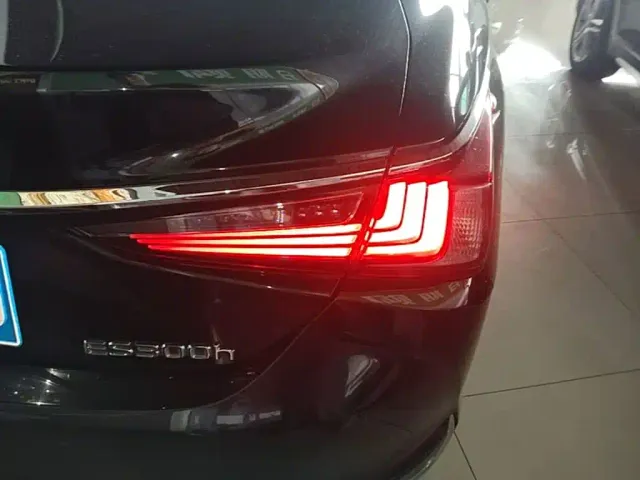 Lexus ES — Фото автомобиля 7