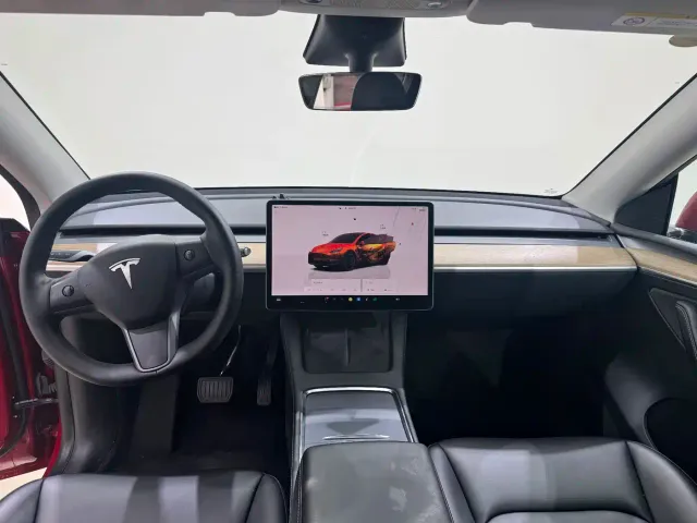 Tesla Model Y — Фото автомобиля 9