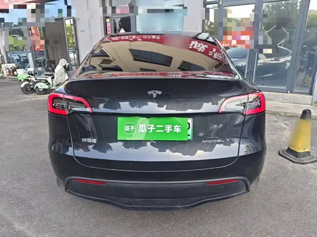 Tesla Model Y — Фото автомобиля 5