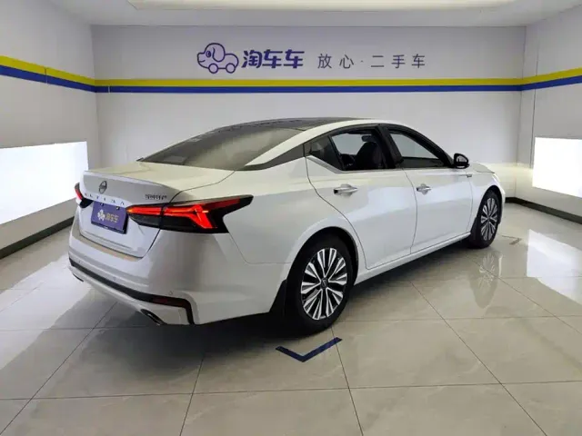 Nissan Teana — Фото автомобиля 3