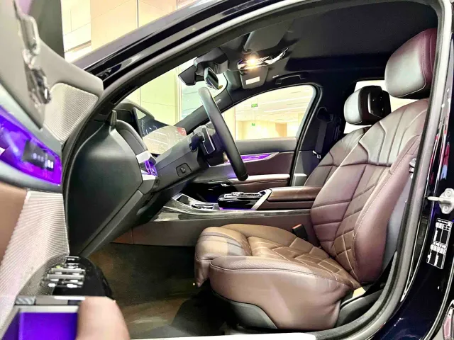BMW 7 Series — Фото автомобиля 7