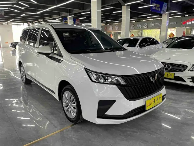 Wuling Jiachen — Фото автомобиля 3