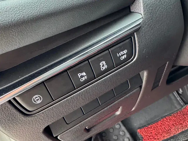 Mazda Axela — Фото автомобиля 8