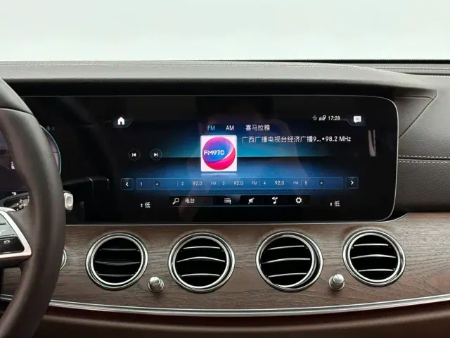 Mercedes-Benz E-Class — Фото автомобиля 13