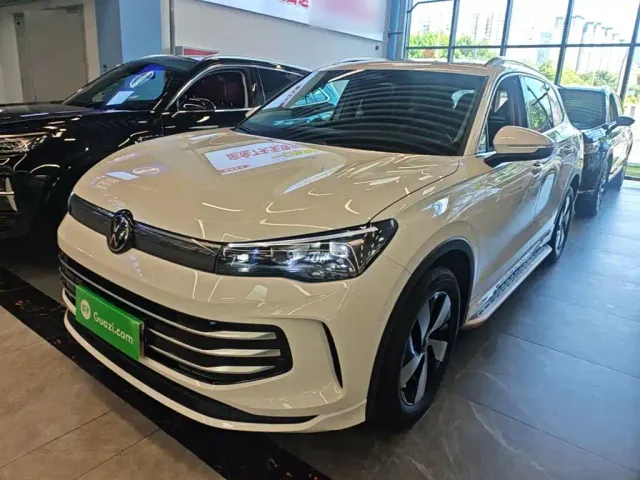Фотография автомобиля — Volkswagen Tiguan L