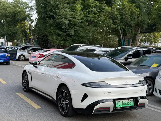 Xiaomi SU7 — Фото автомобиля 7
