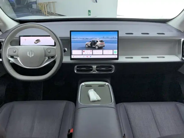 Leapmotor B10 — Фото автомобиля 12