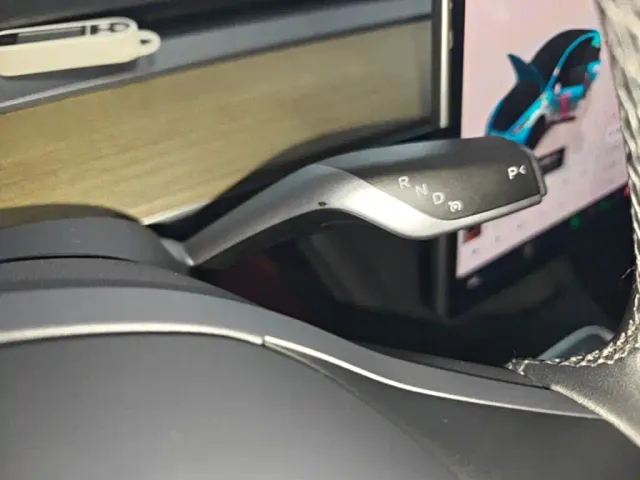 Tesla Model Y — Фото автомобиля 13