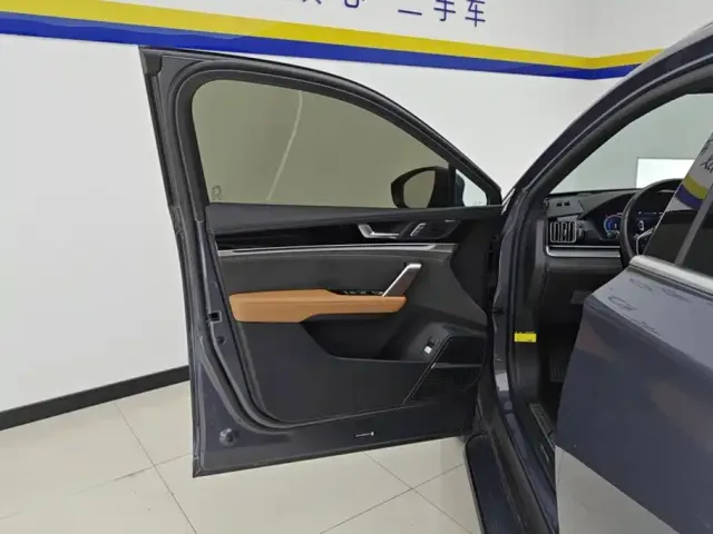 BYD Tang — Фото автомобиля 7