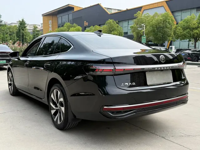 Volkswagen Passat — Фото автомобиля 6