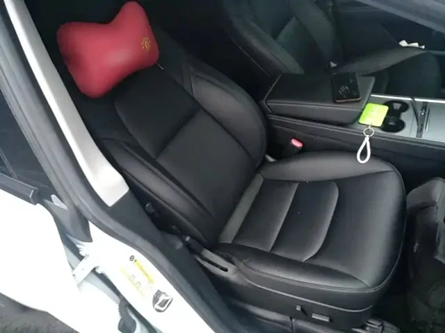 Tesla Model Y — Фото автомобиля 24