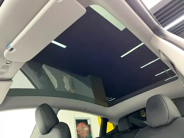 Tesla Model Y — Фото автомобиля 17