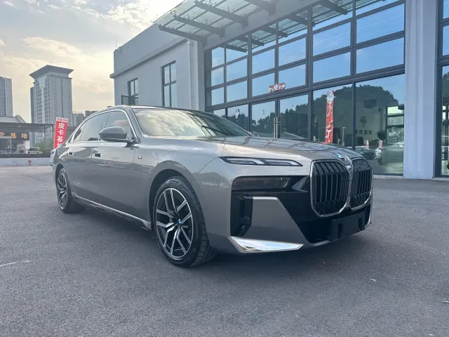 BMW 7 Series — Фото автомобиля 3