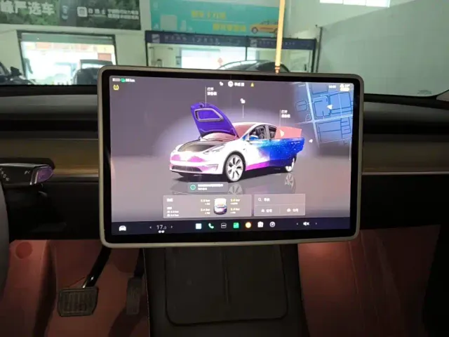 Tesla Model Y — Фото автомобиля 12