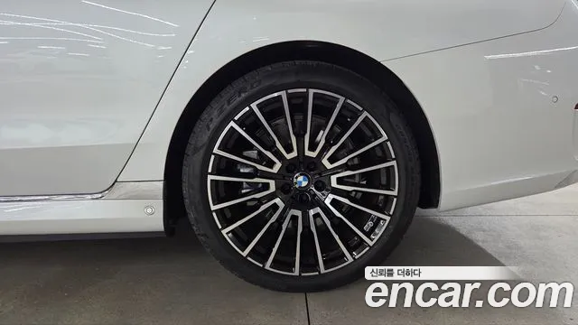 BMW i7 — Фото автомобиля 20