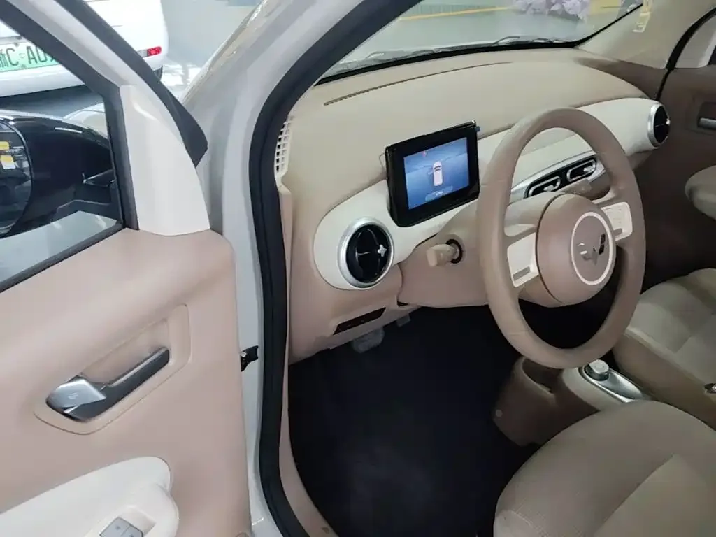Wuling Motors Hongguang MINIEV 2025 4-Door Advanced — Фото автомобиля 15