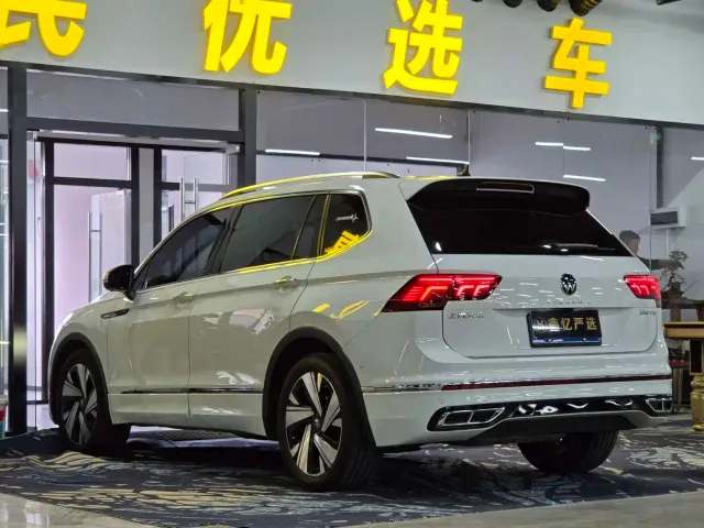 Volkswagen Tiguan L — Фото автомобиля 11