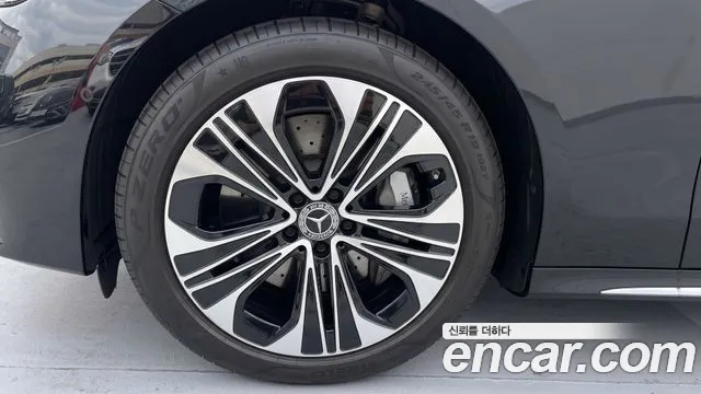 Mercedes-Benz E-Class — Фото автомобиля 5