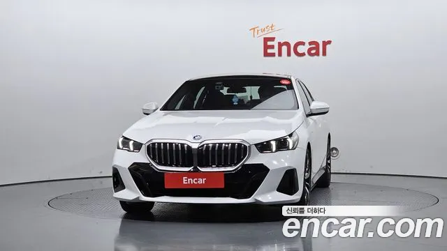 BMW 5 Series G60 — Фото автомобиля 3