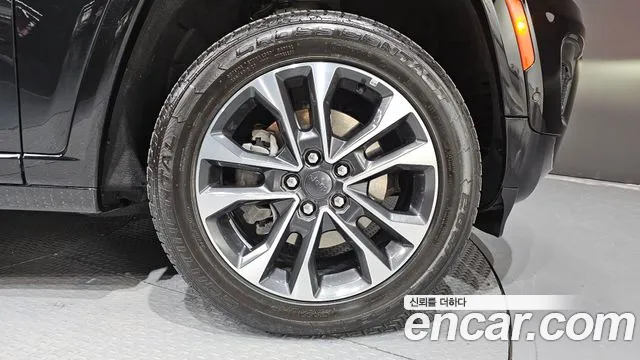 Jeep Cherokee Grand Cherokee(WL) 3.6 Overland — Фото автомобиля 5