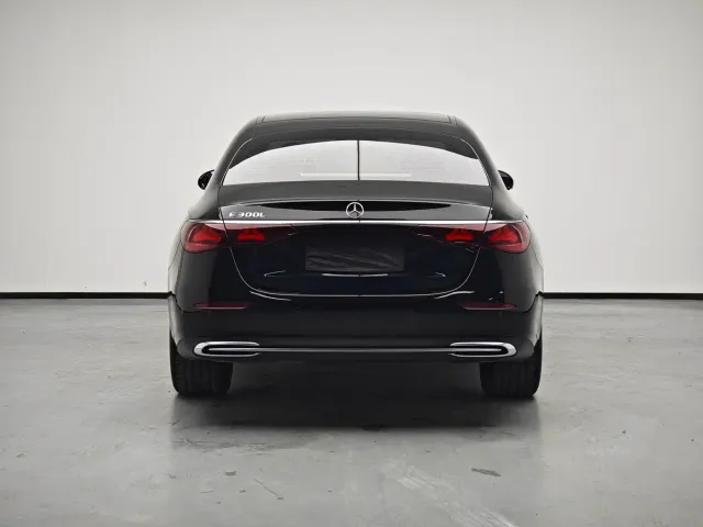 Mercedes-Benz E-Class — Фото автомобиля 11