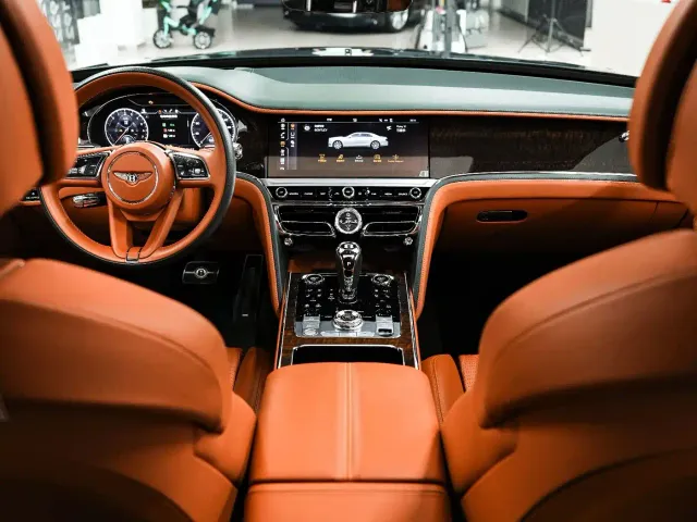 Bentley Flying Spur — Фото автомобиля 11