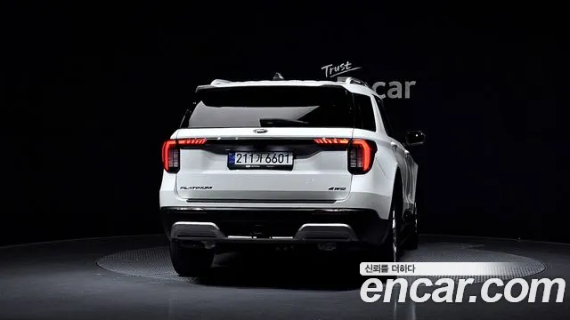 Ford Explorer — Фото автомобиля 4