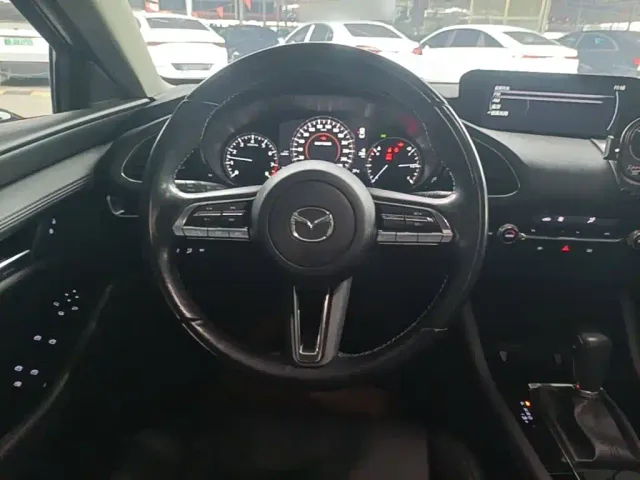 Mazda Axela — Фото автомобиля 10
