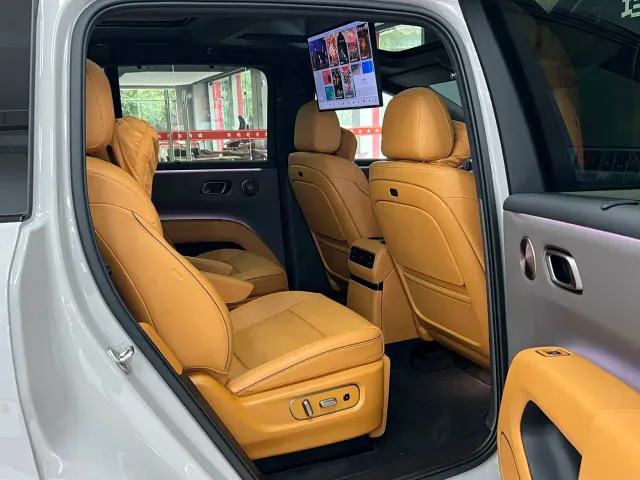 Li Auto i8 — Фото автомобиля 6