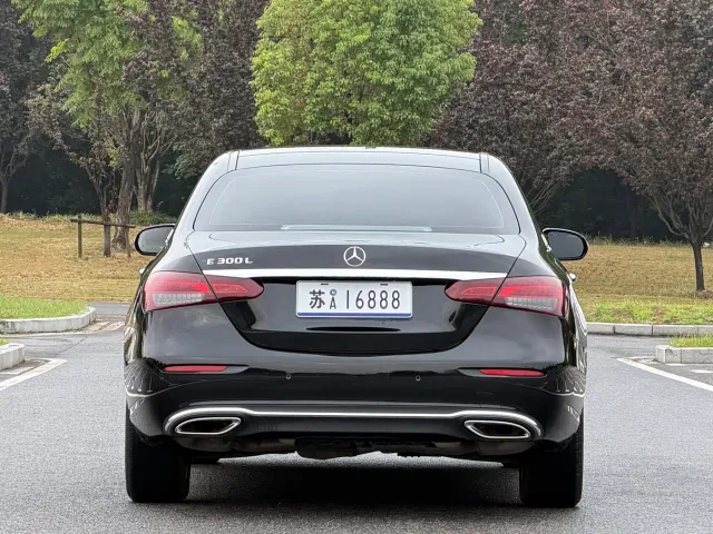 Mercedes-Benz E-Class — Фото автомобиля 6