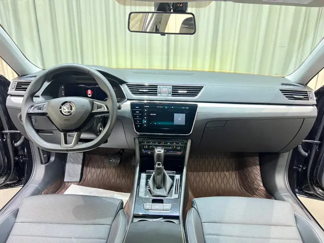 Skoda Superb — Фото автомобиля 13