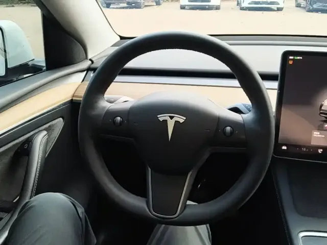 Tesla Model Y — Фото автомобиля 10