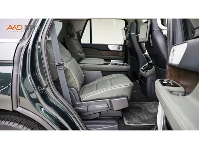 Lincoln Navigator — Фото автомобиля 8