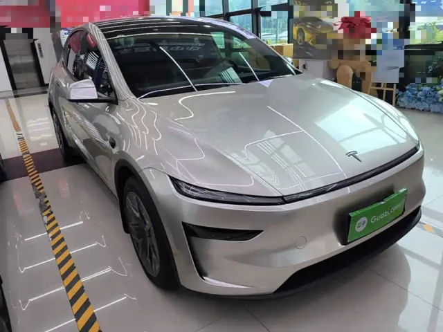Tesla Model Y L — Фото автомобиля 3