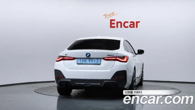 BMW i4 — Фото автомобиля 4