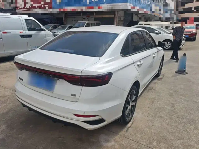 Geely Emgrand — Фото автомобиля 6