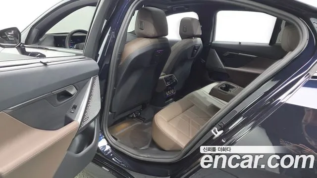 BMW i5 G60 — Фото автомобиля 17