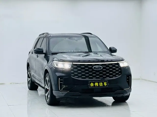 Ford Explorer — Фото автомобиля 3