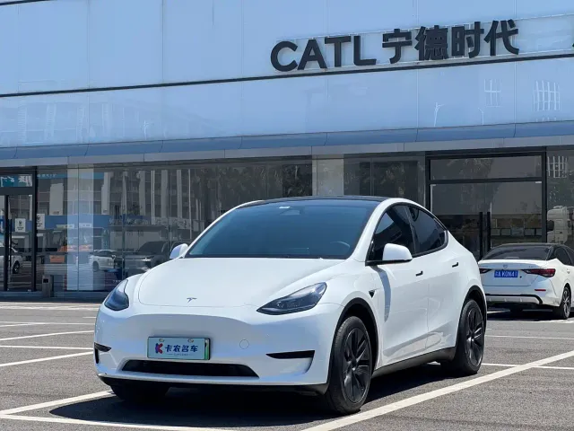 Фотография автомобиля — Tesla Model Y