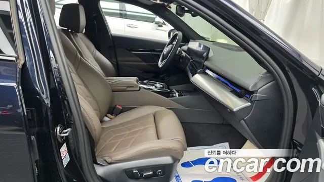 BMW 5 Series G60 — Фото автомобиля 16