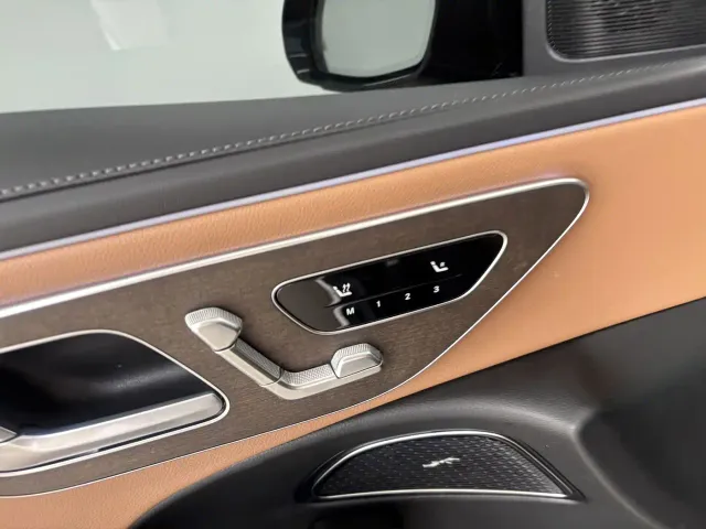 Mercedes-Benz E-Class — Фото автомобиля 11