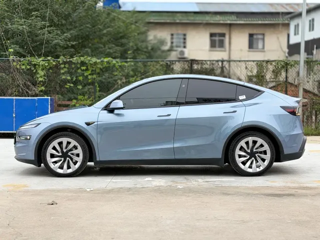 Tesla Model Y — Фото автомобиля 4