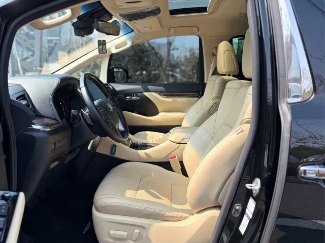 Toyota Alphard — Фото автомобиля 5