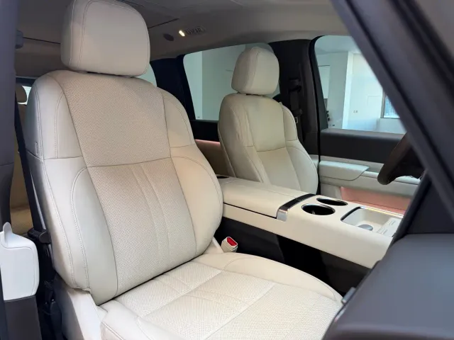 Li Auto MEGA — Фото автомобиля 13