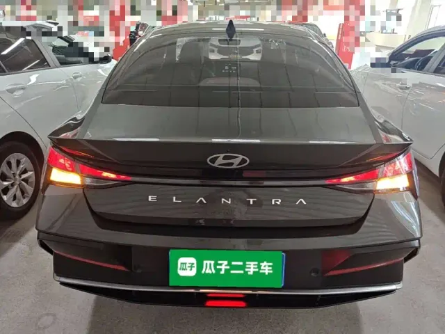 Hyundai Elantra — Фото автомобиля 5
