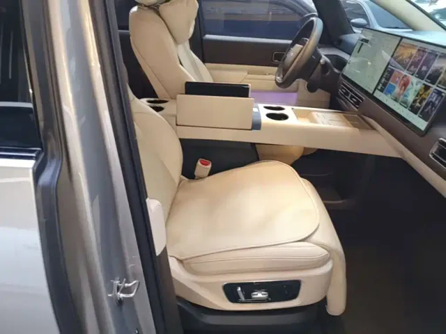 Li Auto MEGA — Фото автомобиля 19