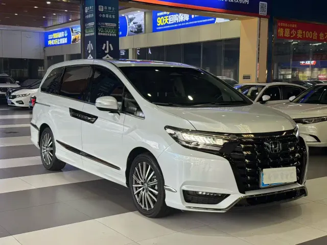 Honda Elysion — Фото автомобиля 3