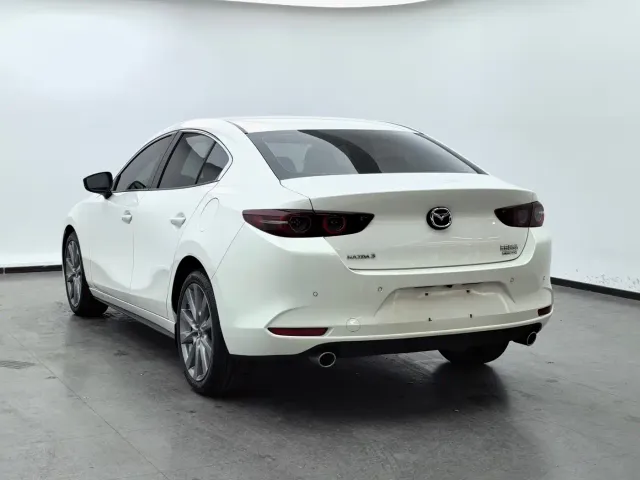Mazda Axela — Фото автомобиля 6